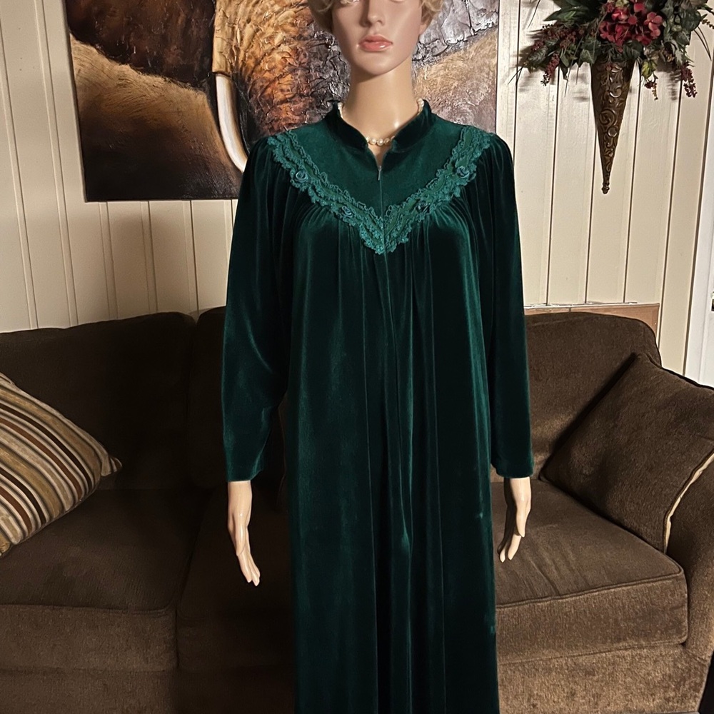 Komar ~ Vintage ~ Women’s Large ~ Velvet  ~ Green Robe W/ Floral Lace - Picture 9 of 16
